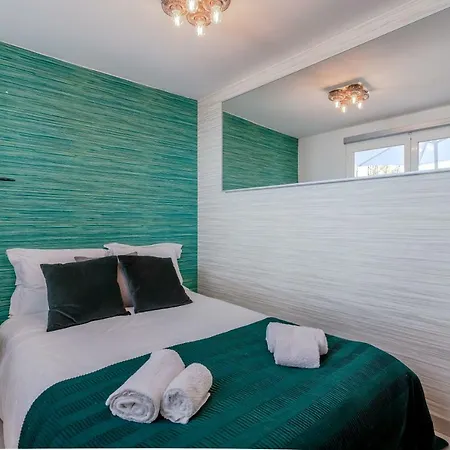Spirit Of East - Two-bedroom With Terrace Διαμέρισμα *